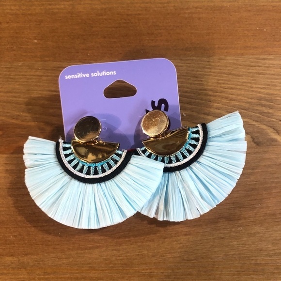 Claire's Drops Earrings set of 2 - Picture 2 of 7